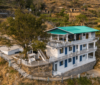 Experience Chopta in Comfort.